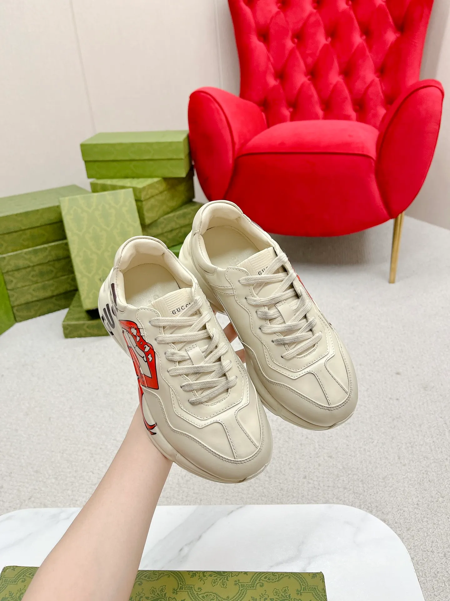 👟👟Ex-factory price 700👟👟 Men +10 Gucci’s top version of couple’s dad shoes series is new! 🖤 ⚠GG couple’s dad shoes have been very popular in recent years; new colors are updated constantly; new colors are updated, and our home and counters have new ones at the same time. This classic dad shoe is popular among celebrities and Internet celebrities. Anchors and others are sure to plant grass and call ❤ Classic fashion style, distressed leather surface, 5D drawing printing; mixed surface splicing colors, etc... Original customization (off-white eco-friendly cowhide, first layer of cowhide inside), original outsole... Shiny colorful drawings embellish the sides of the shoe body, old color rubbing, package production technology, 1:1 creation / only to make the best shoes. ⚠️ Comes with high-end full package at the counter. …………………………………………………… 👑❥∙Colour: Doraemon model/Mickey Mouse model/Lip model/Donald Duck model/Anchor model/Classic red and green striped logo model/NY letter model/Rainbow letter model/Red ebony cloth model/G letter pink cloth model/North Face joint model/Little Bear model/New blue color model/New orange color model 👑❥∙Size: Women’s model 35-40 Men's 39-44